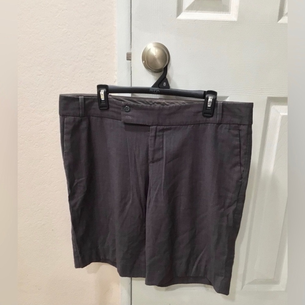 Mossino Women’s Size 14 Dark Gray Pinstriped Dress Shorts